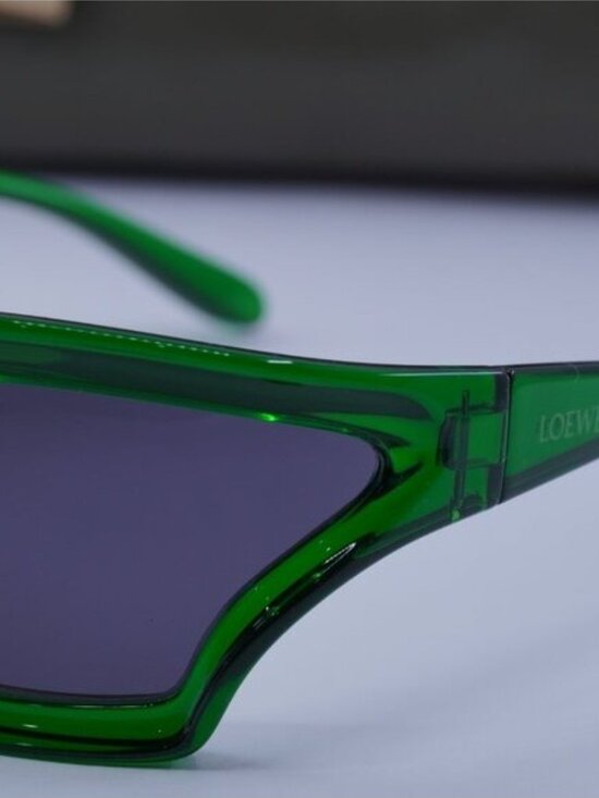 Loewe LW40143U 98A Shield Sunglasses – Green\\Smoke main image 10